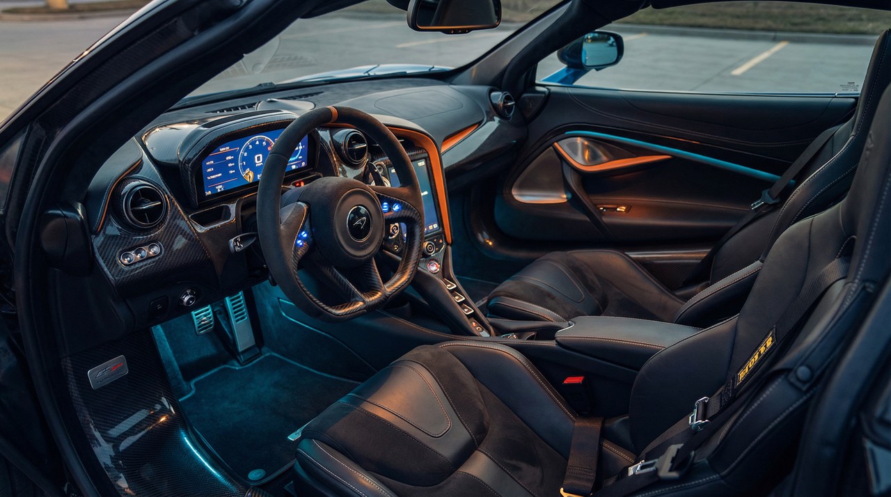 四虎影院汽车内饰改装视频